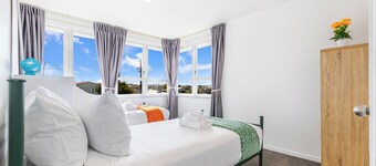 Ellerslie 3BR House | Fresh Reno | Zodiak Stays