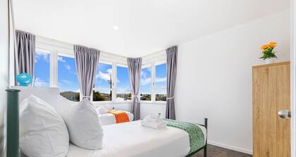 Ellerslie 3BR House | Fresh Reno | Zodiak Stays