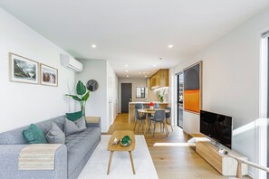 Apartment | Living area - Modern 2BR Townhouse in Mission Bay I Zodiak Stays (Auckland)