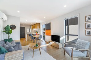 Interior - Modern 2BR Townhouse in Mission Bay I Zodiak Stays (Auckland)