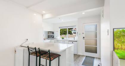 Spacious Renovated 3BR in Ellerslie I Zodiak Stays