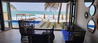 Charming luxury 2-bedroom apartment with Sea Views. 60 mins from Accra Airport.