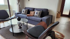 Living area - Charming luxury 2-bedroom apartment with Sea Views. 60 mins from Accra Airport. (Ghana)