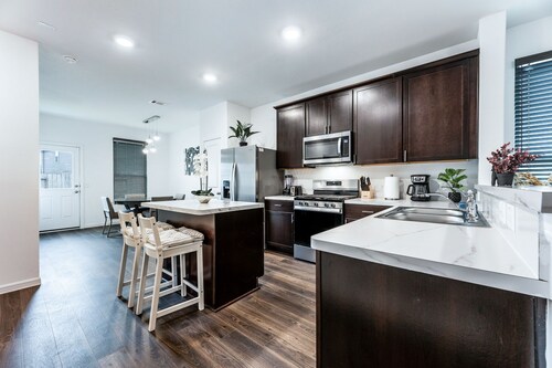 Entire Couzy House - New House w/pool