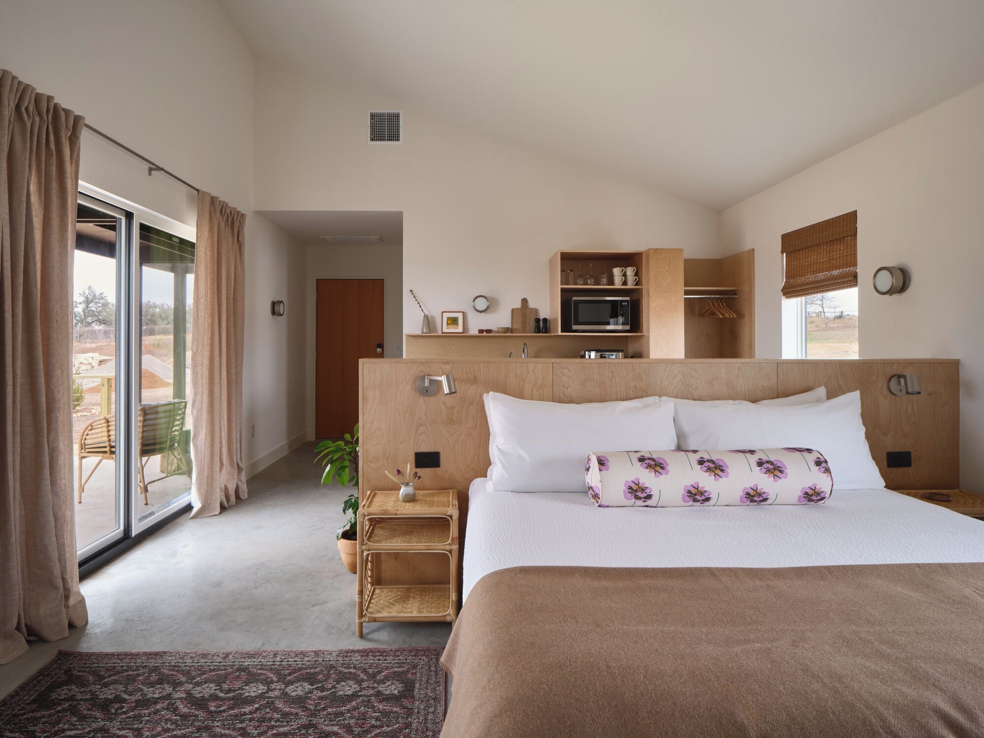 Colchones con pillow-top, decoración personalizada y muebles diferentes 