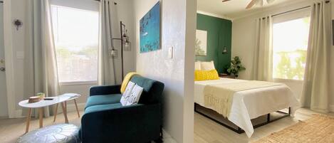 1 habitación, tabla de planchar con plancha, cuna de viaje y wifi