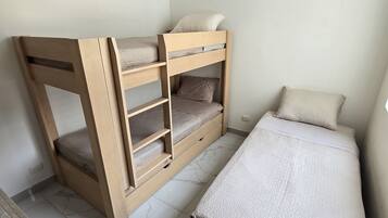 3 bedrooms, iron/ironing board, free WiFi, bed sheets