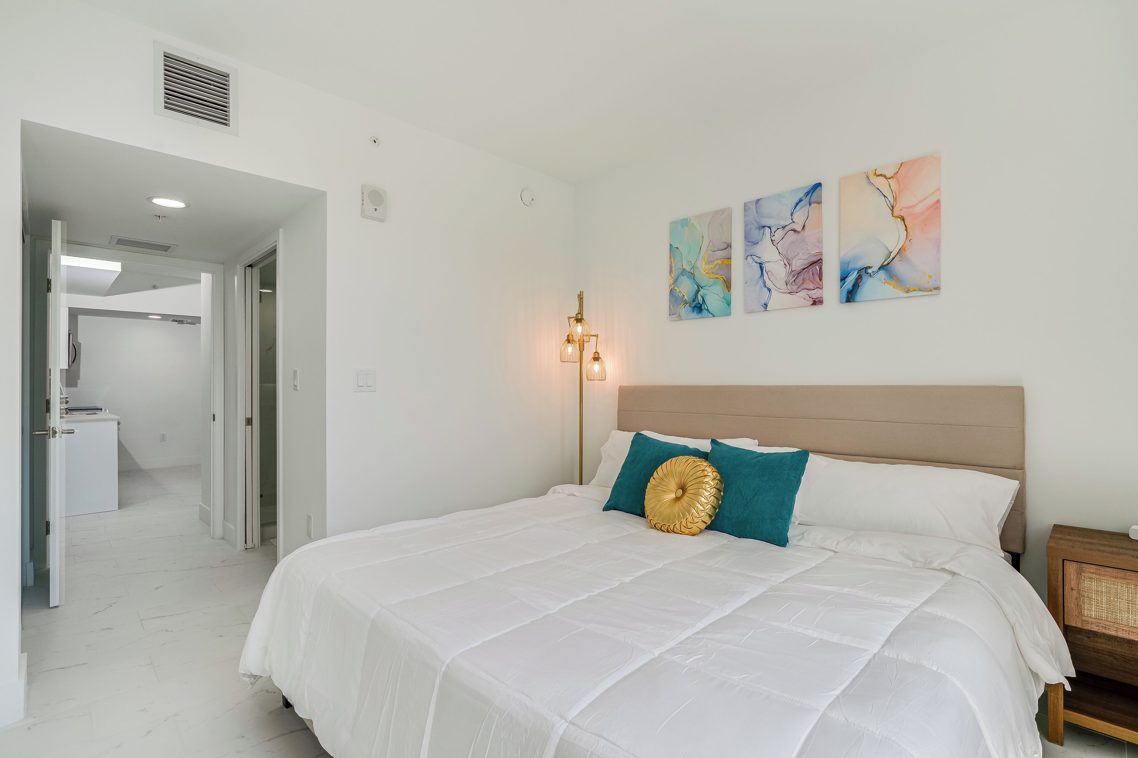 2 chambres, fer et planche à repasser, Wi-Fi, draps fournis