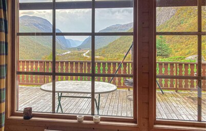 Amazing home in Dirdal with WiFi