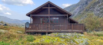 Amazing home in Dirdal with WiFi