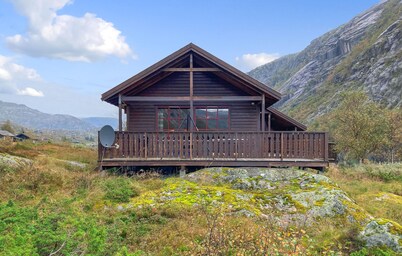 Amazing home in Dirdal with WiFi