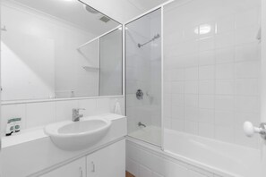 Hårføner og håndklær