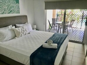1 bedroom, iron/ironing board, free WiFi, bed sheets - The Villas Palm Cove, One-Bedroom Villa with Private Pool (Cairns)