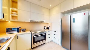 Fridge, microwave, oven, stovetop