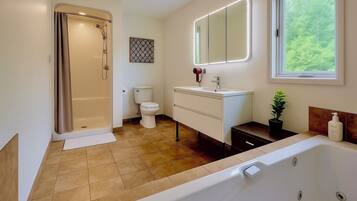 Executive huis, meerdere bedden | Badkamer | Pantoffels, handdoeken
