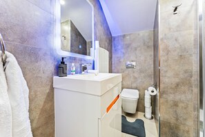 Hårtørrer, håndklæder