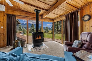 Interior - It's Aspen time in Flagstaff | Local Discounts (Flagstaff)