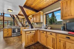 Fridge, microwave, oven, stovetop - It's Aspen time in Flagstaff | Local Discounts (Flagstaff)