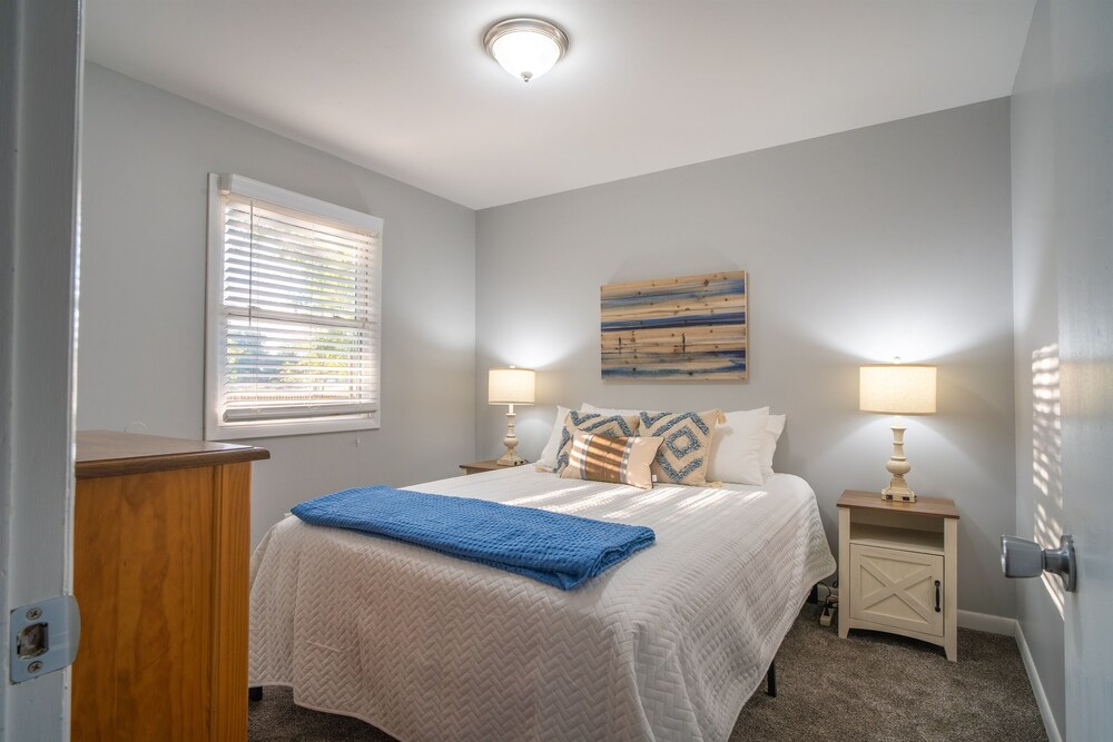 Coloma Michigan Retreat Walk to Paw Paw,Fire Pit,10min to Beach