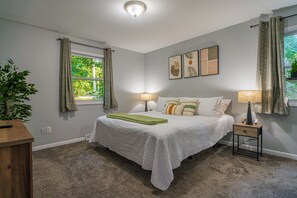 3 slaapkamers, een strijkplank/strijkijzer, reisbedje, gratis wifi