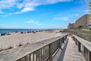 On the beach - BEACHFRONT, TWO POOLS, PRIVATE BALCONY! (Orange Beach)