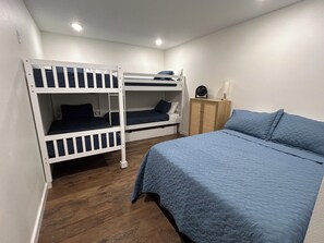 4 bedrooms, WiFi, bed sheets - Secluded Lakefront! 4BR, Paradise Pad @ Beaver Lake, Sleeps 14 (Eureka Springs)