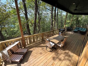 Outdoor dining - Secluded Lakefront! 4BR, Paradise Pad @ Beaver Lake, Sleeps 14 (Eureka Springs)