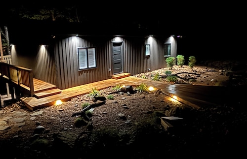 Secluded Lakefront! 4BR, Paradise Pad @ Beaver Lake, Sleeps 14