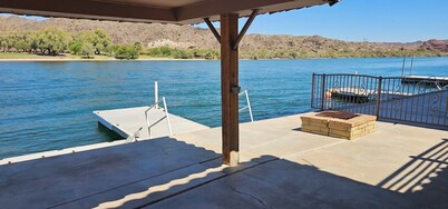 Spacious waterfront 4 bedroom home with WiFi, AC on Parker Strip with dock views