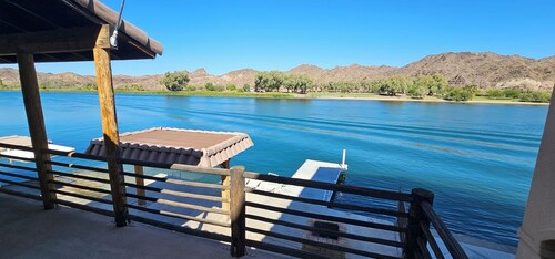 Spacious waterfront 4 bedroom home with WiFi, AC on Parker Strip with dock views