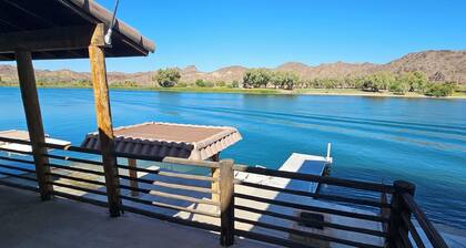 Spacious waterfront 4 bedroom home with WiFi, AC on Parker Strip with dock views