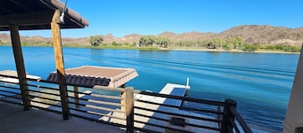 Spacious waterfront 4 bedroom home with WiFi, AC on Parker Strip with dock views