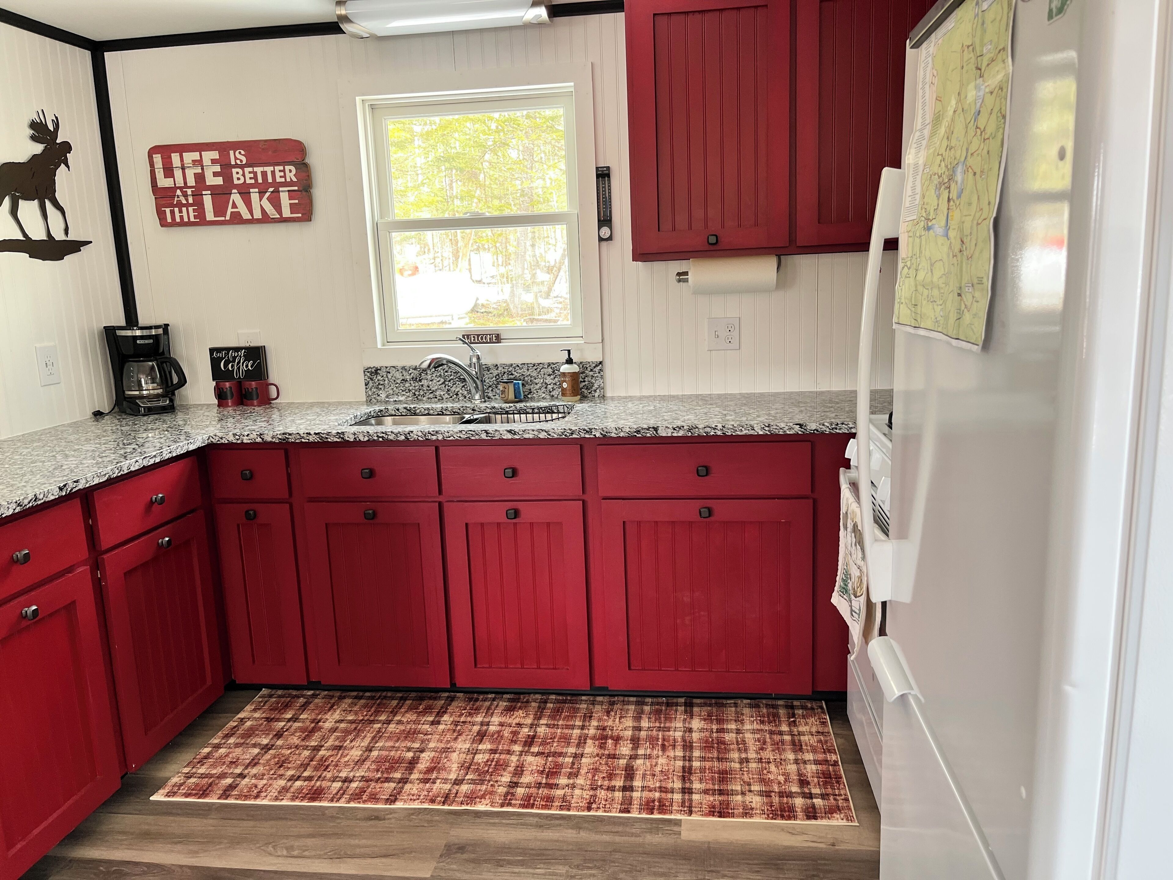 Kylskåp, mikrovågsugn, ugn och spishäll