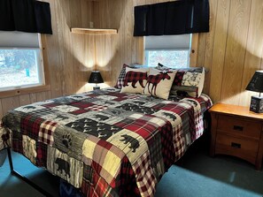 2 bedrooms, WiFi, bed sheets - Tranquil 2-bedroom cabin directly across from Back Lake! Trail Access & parking! (Pittsburgh)