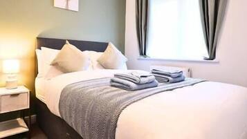 2 bedrooms, iron/ironing board, Internet, bed sheets