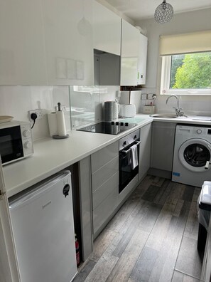 Kühlschrank, Ofen, Wasserkocher, Toaster