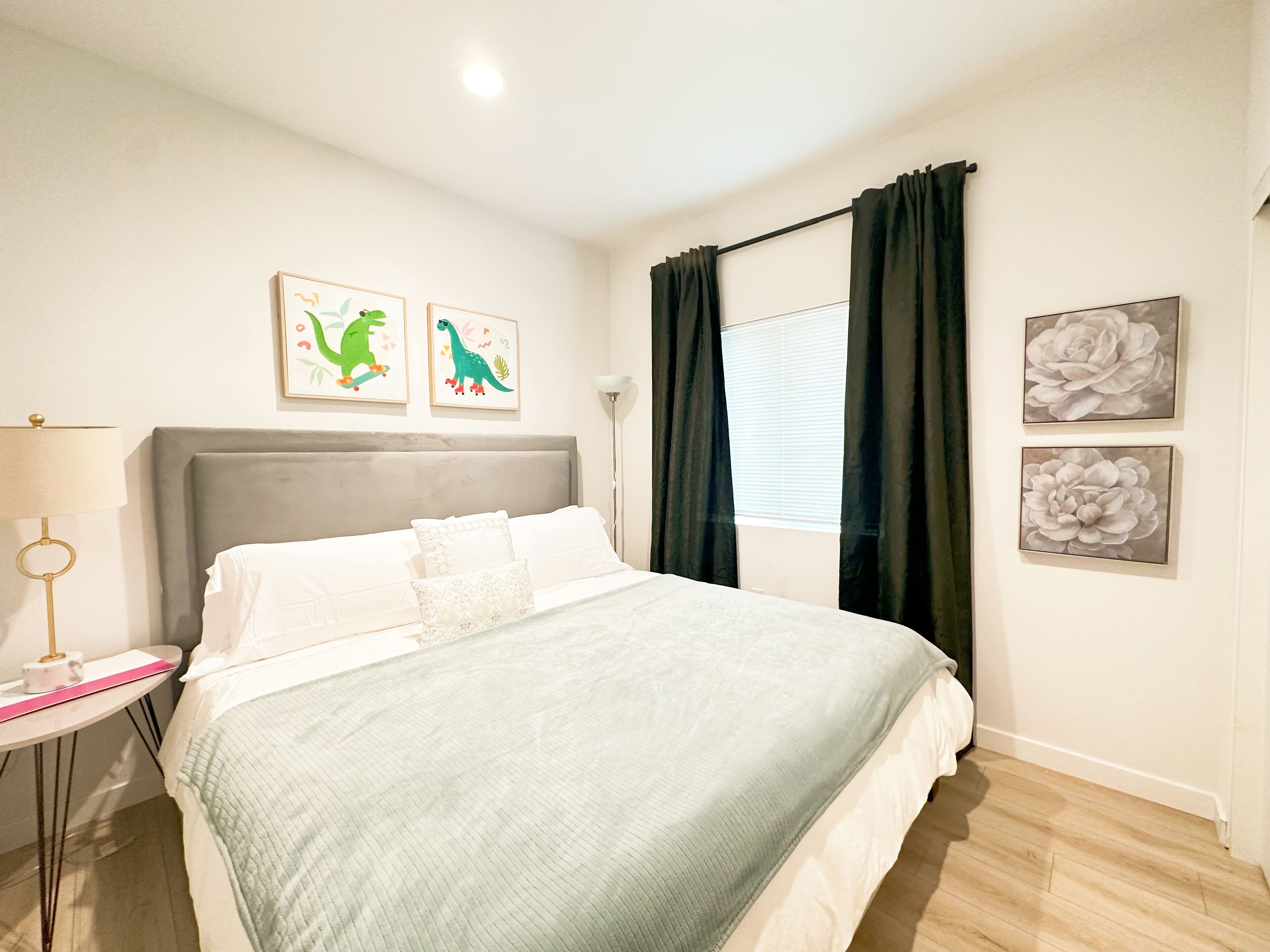 2 bedrooms, desk, iron/ironing board, WiFi