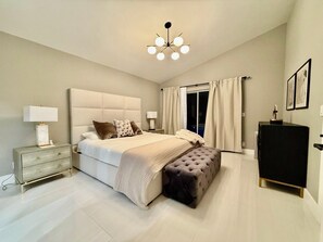 4 bedrooms, iron/ironing board, WiFi, bed sheets