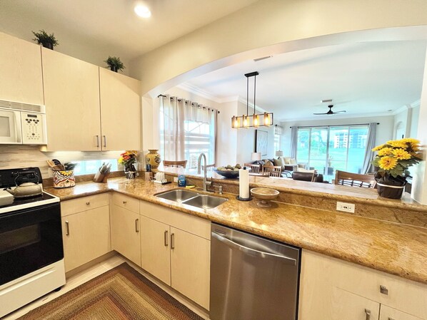 Fridge, microwave, oven, stovetop - GL 304 Pond View Townhome Welcome to Paradise! (Fort Pierce)