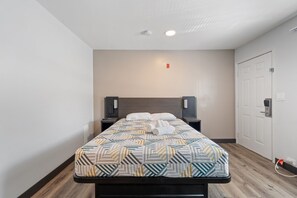 Desk, laptop workspace, free WiFi - Southern Suites Pensacola Mobile (Pensacola)