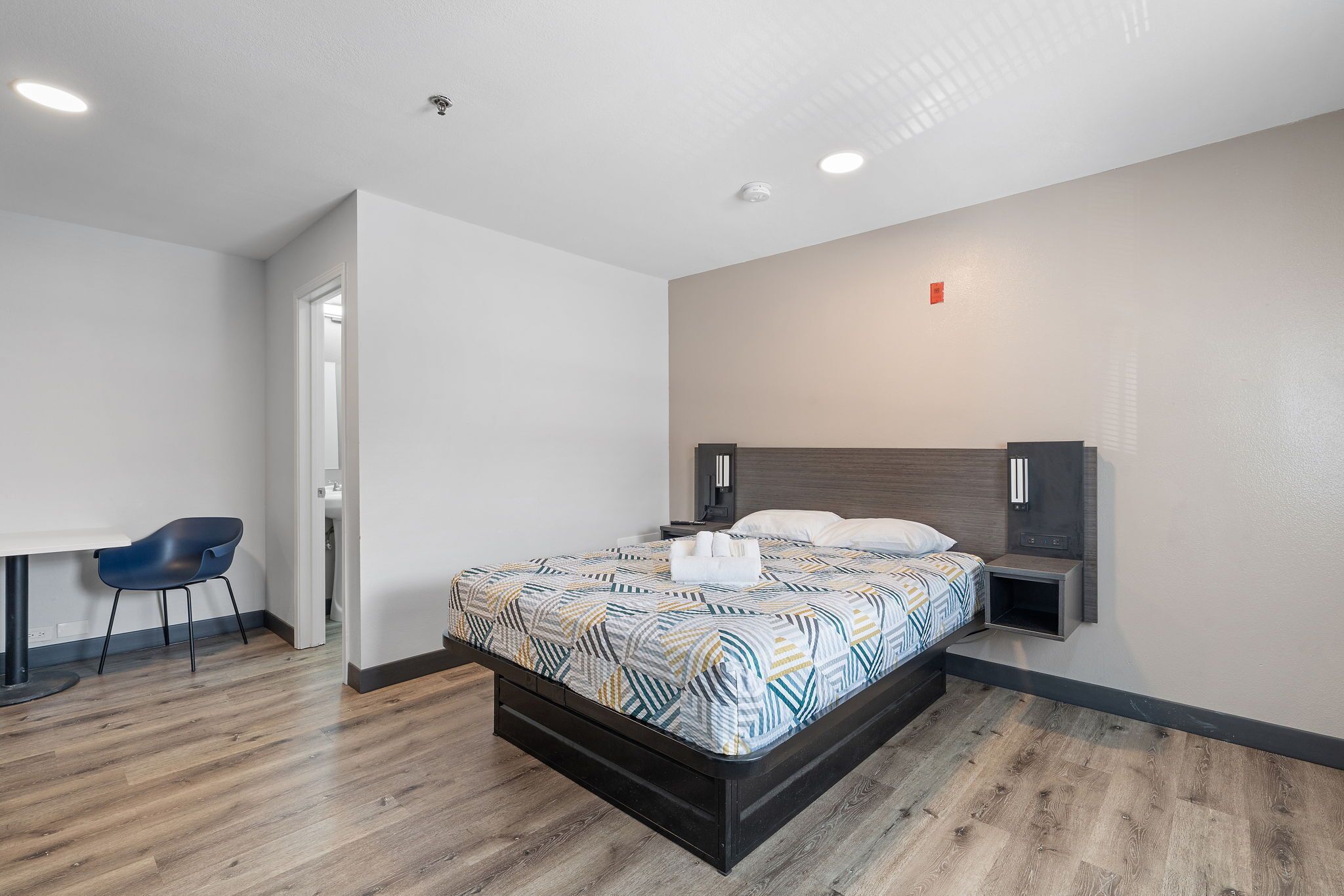 Estudio, 1 cama Queen size, para no fumadores | Escritorio, espacio para trabajar con laptop y wifi gratis 