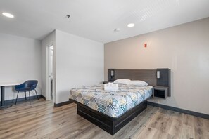 Studio, 1 Queen Bed, Non Smoking | Desk, laptop workspace, free WiFi - Southern Suites Pensacola Mobile (Pensacola)