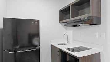 Refrigerador con freezer, microondas
