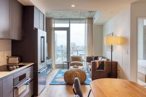 Apartment, 1 Bedroom | Living area | 45-inch Smart TV with satellite channels - The Natiivo by AvantStay – Modern High-Rise with Rooftop Pool & Skyline Views (Austin)