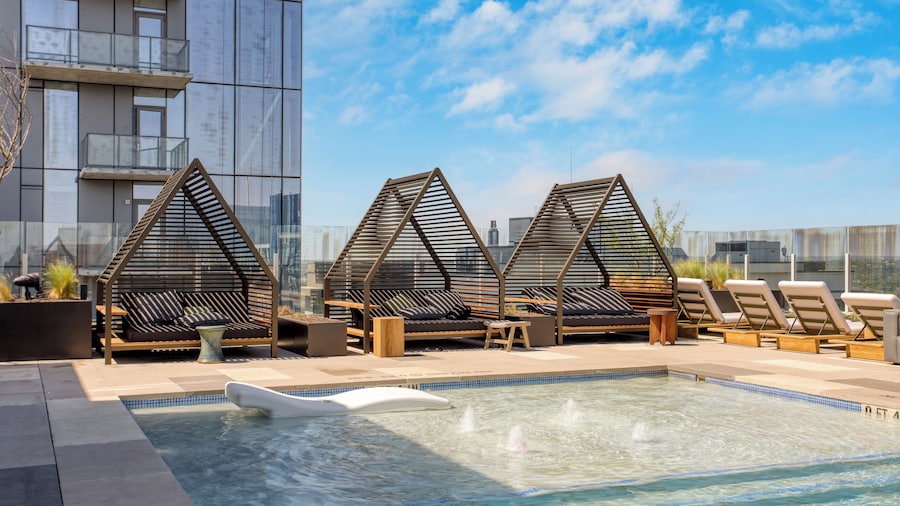The Natiivo by AvantStay – Modern High-Rise with Rooftop Pool & Skyline Views