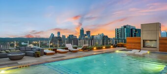 The Natiivo by AvantStay – Modern High-Rise with Rooftop Pool & Skyline Views
