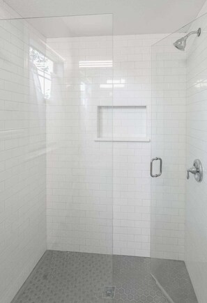 Douche, serviettes fournies