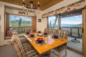 Dining - Private hot tub, ski in/ ski out and close to Big Sky Resort (Big Sky)