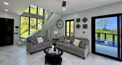 Spacious 4-bedroom house with private pool AC in welcoming in Roatan Honduras