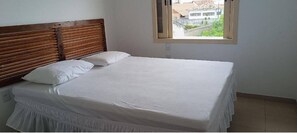 3 habitaciones, tabla de planchar con plancha, wifi y ropa de cama 
